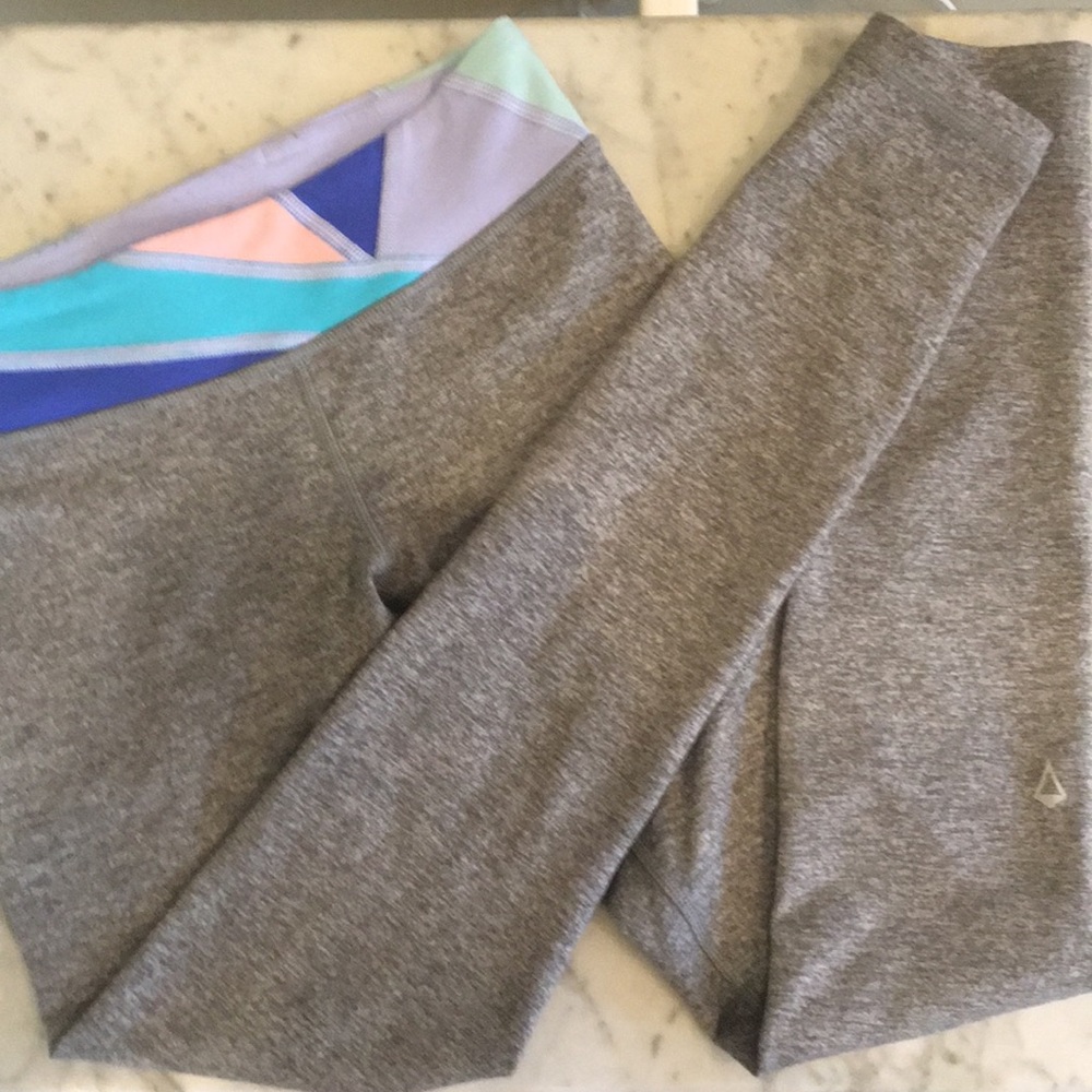 Ivivva leggings size 10 gray